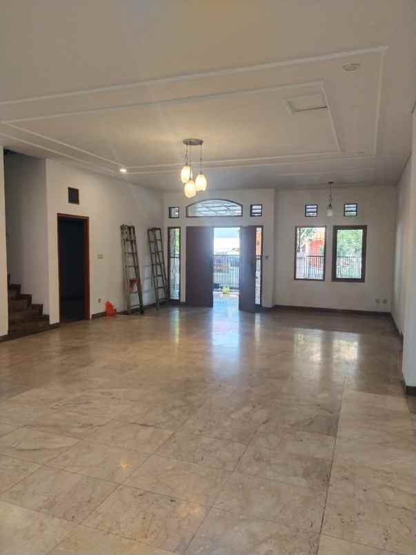 dijual rumah batununggal