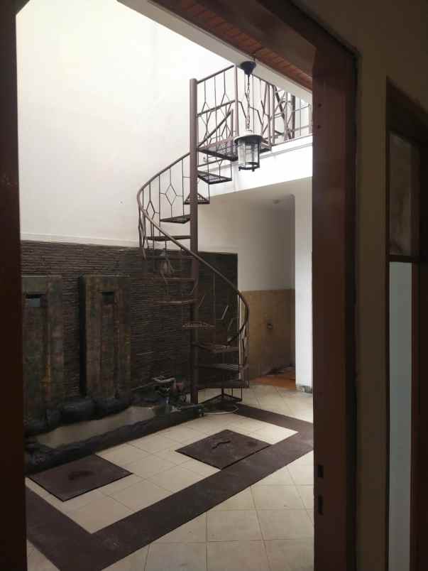 dijual rumah batununggal
