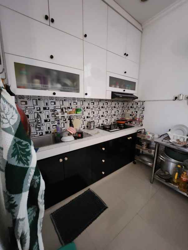 dijual rumah belakang mall kelapa