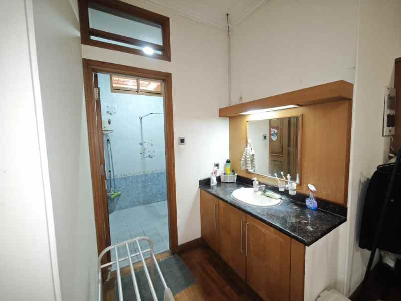 dijual rumah besar dan mewah di mekarwangi