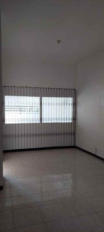 dijual rumah bratang