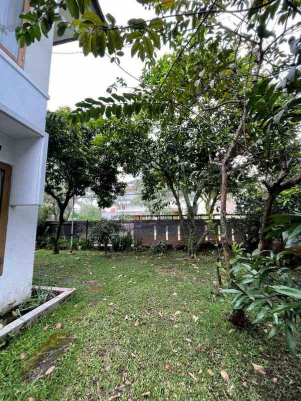 dijual rumah buah batu regency