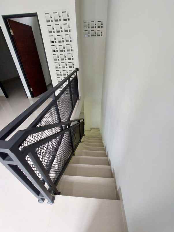 dijual rumah buana gardenia cipondoh