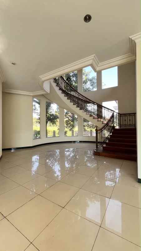 dijual rumah bukit darmo golf