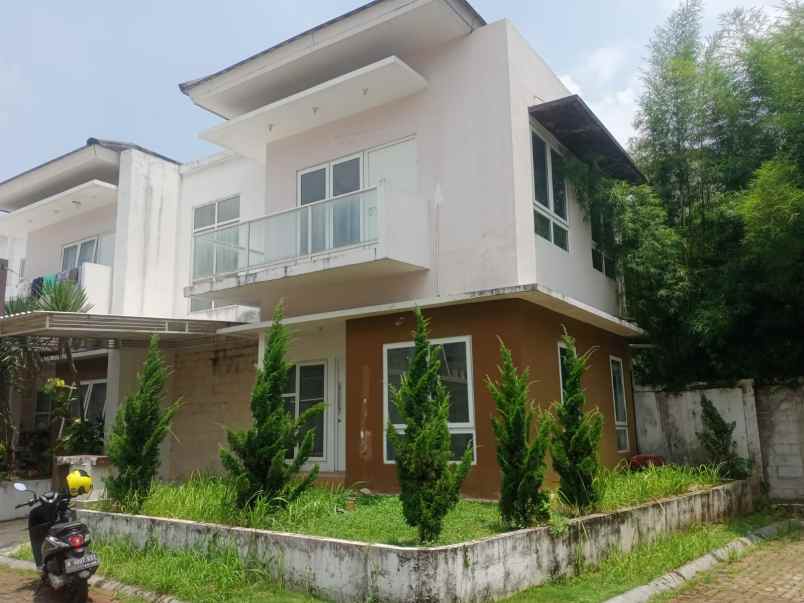 dijual rumah cirendeu