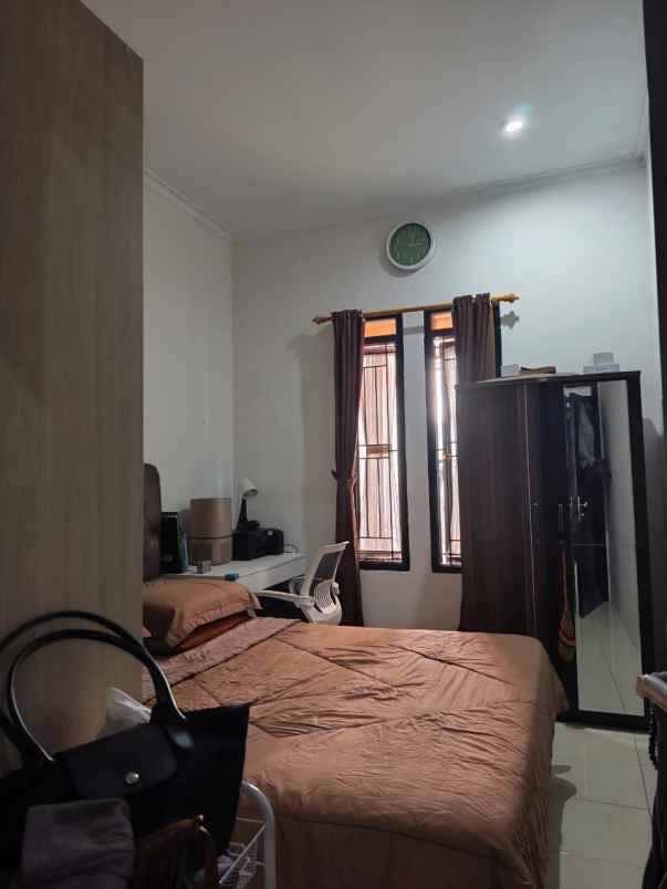 dijual rumah cisangkan