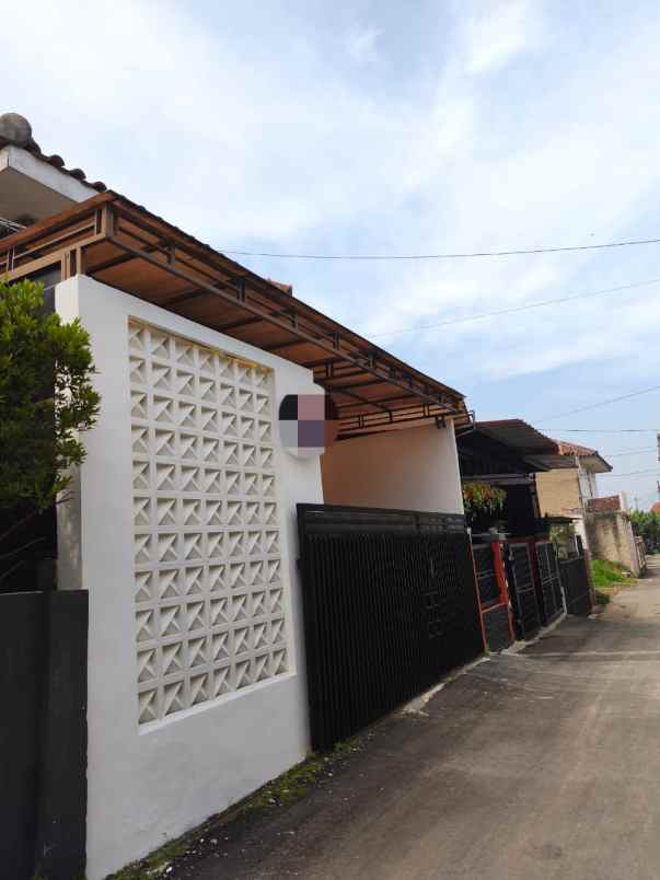 dijual rumah cisangkan