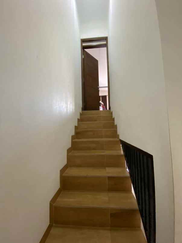 dijual rumah cisaranten kulon