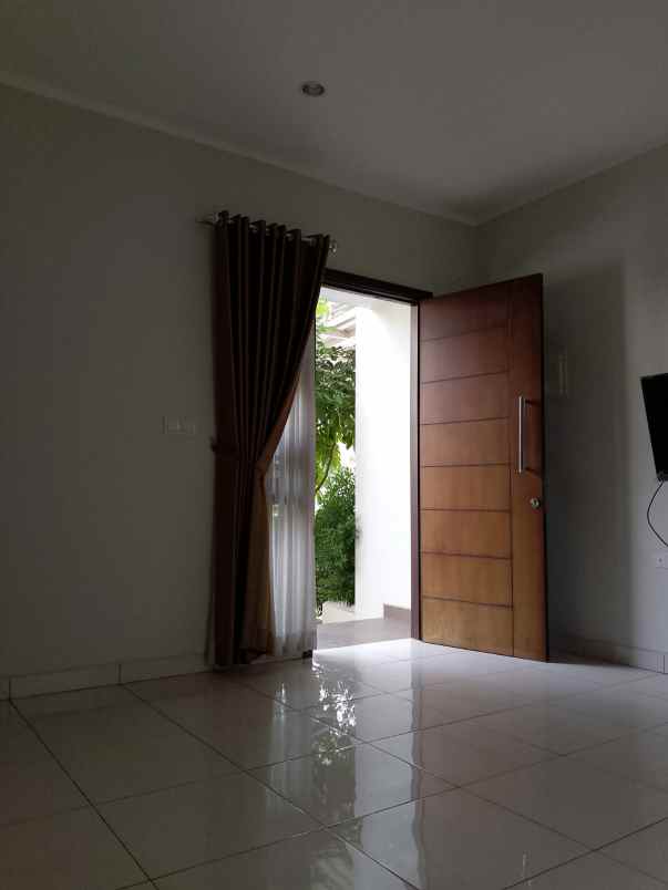 dijual rumah cluster burgundy