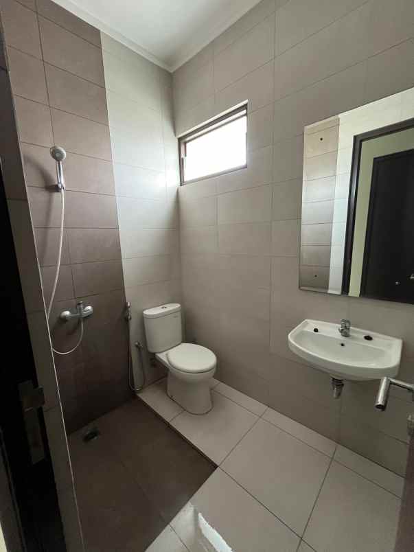 dijual rumah cluster burgundy