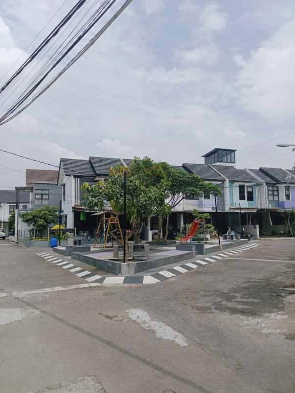 dijual rumah cluster edelweis townhouse