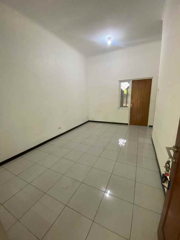 dijual rumah cluster kamayangan