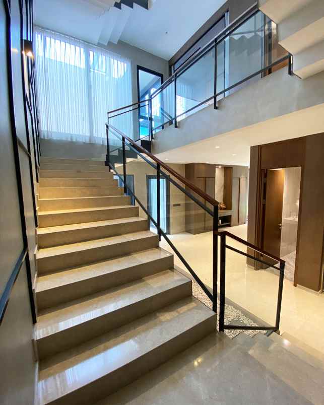 dijual rumah cluster lyndon navapark