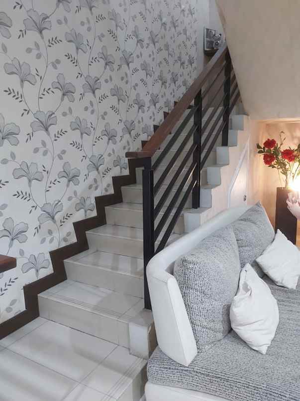 dijual rumah cluster maple summarecon