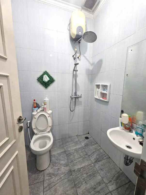 dijual rumah cluster royal residence