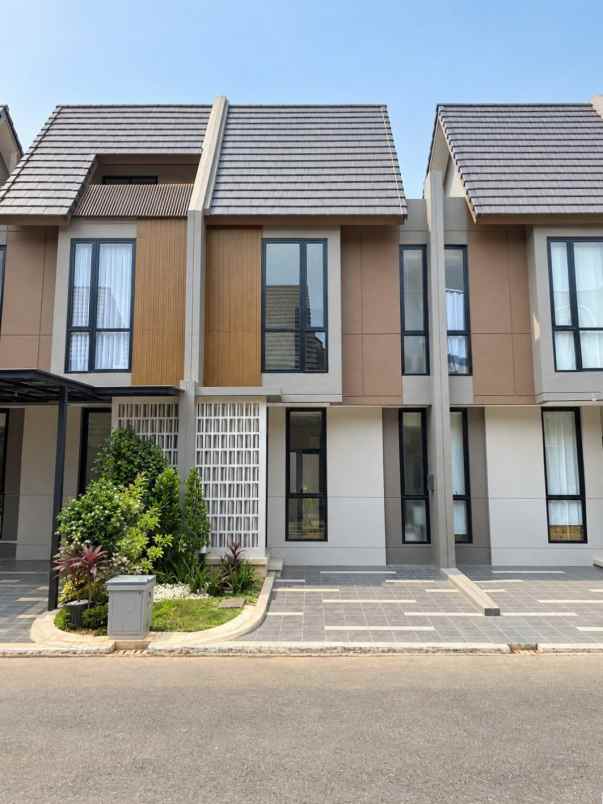 dijual rumah cluster viola summarecon
