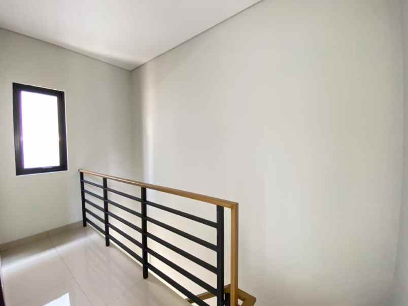 dijual rumah cluster viola summarecon