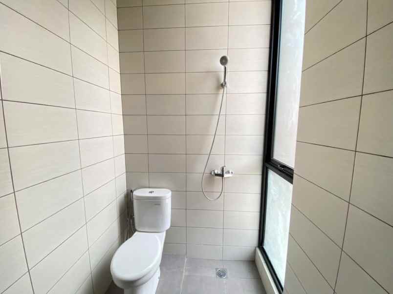 dijual rumah cluster viola summarecon