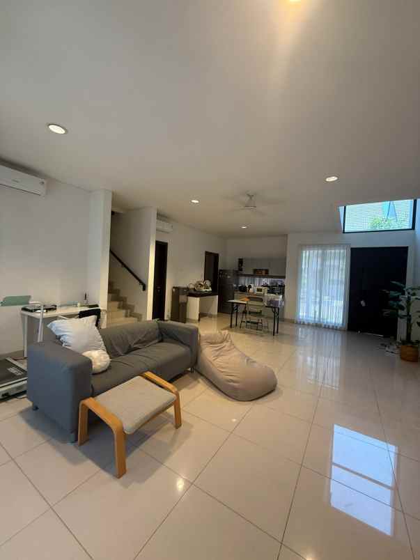 dijual rumah cluster wisteria metland