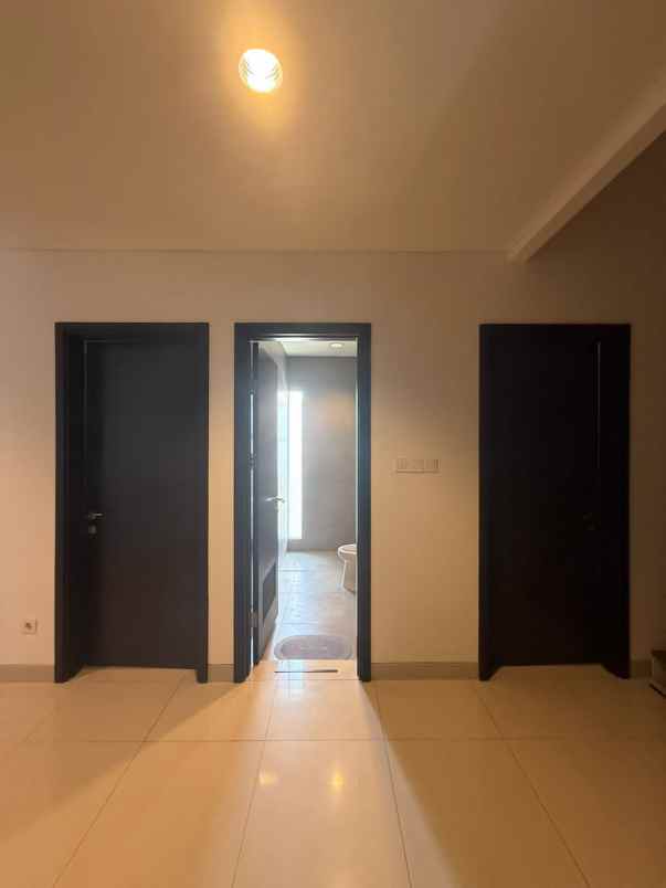 dijual rumah cluster wisteria metland