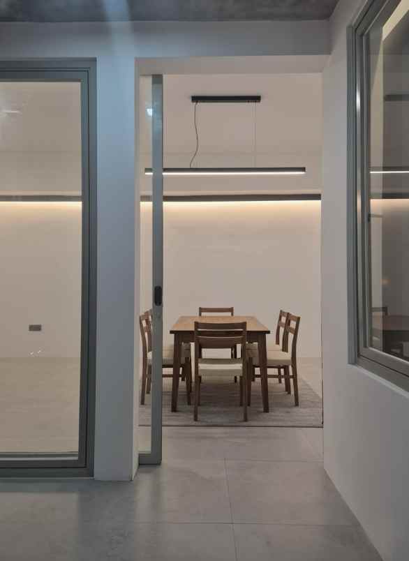 dijual rumah darmo harapan