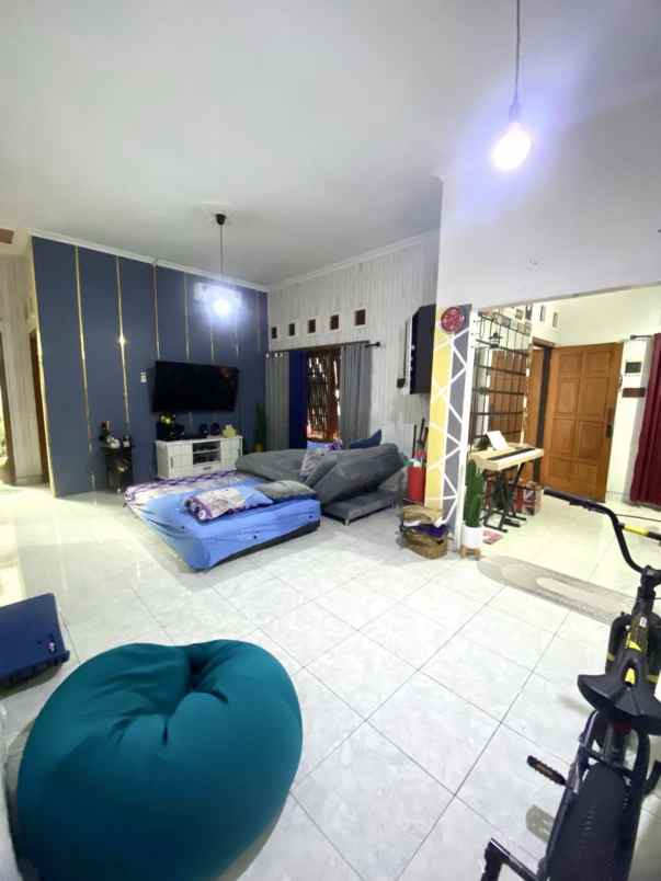 dijual rumah dekat kampus uad