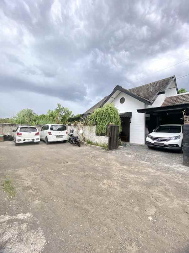 dijual rumah dekat kampus uad