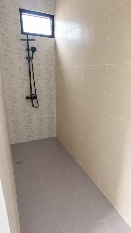 dijual rumah dekat pintu toll kukusan