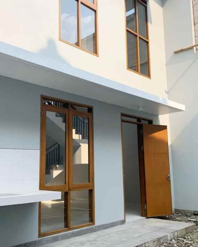 dijual rumah di ciwaruga lokasi strategis