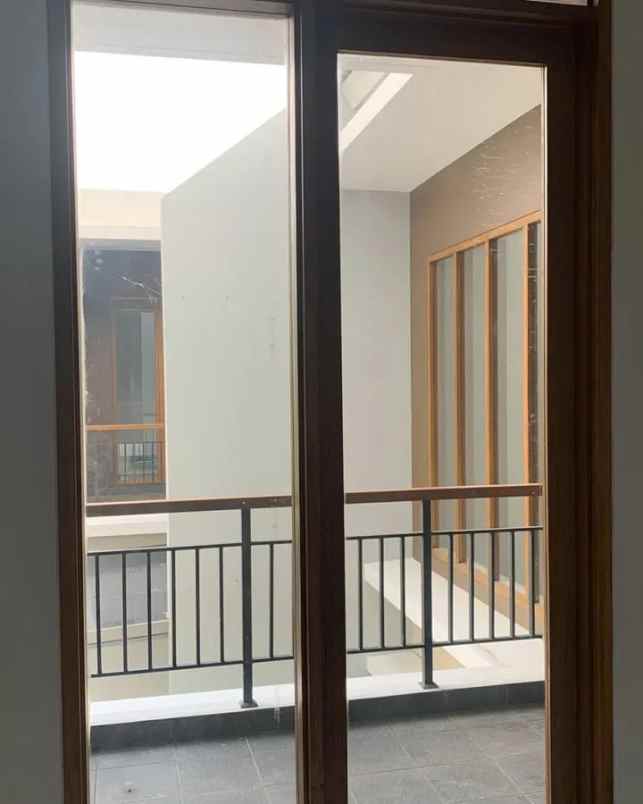 dijual rumah di ciwaruga lokasi strategis