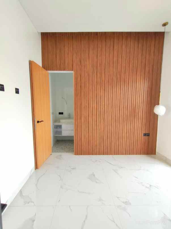 dijual rumah di pesanggrahan jakarta selatan