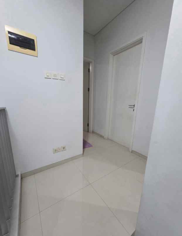 dijual rumah discovery bintaro