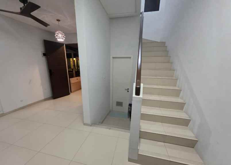dijual rumah discovery bintaro