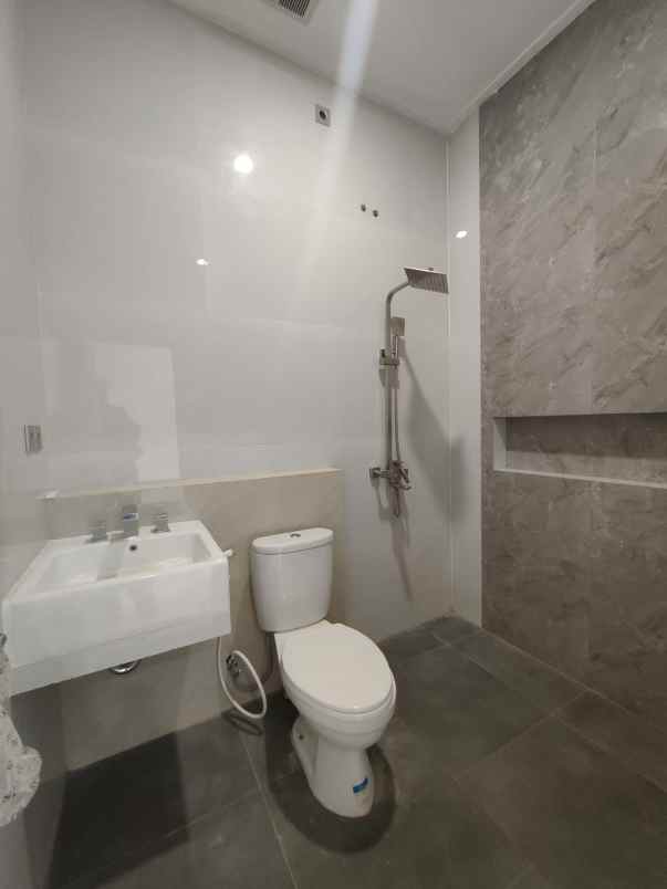 dijual rumah duren sawit jakarta timur