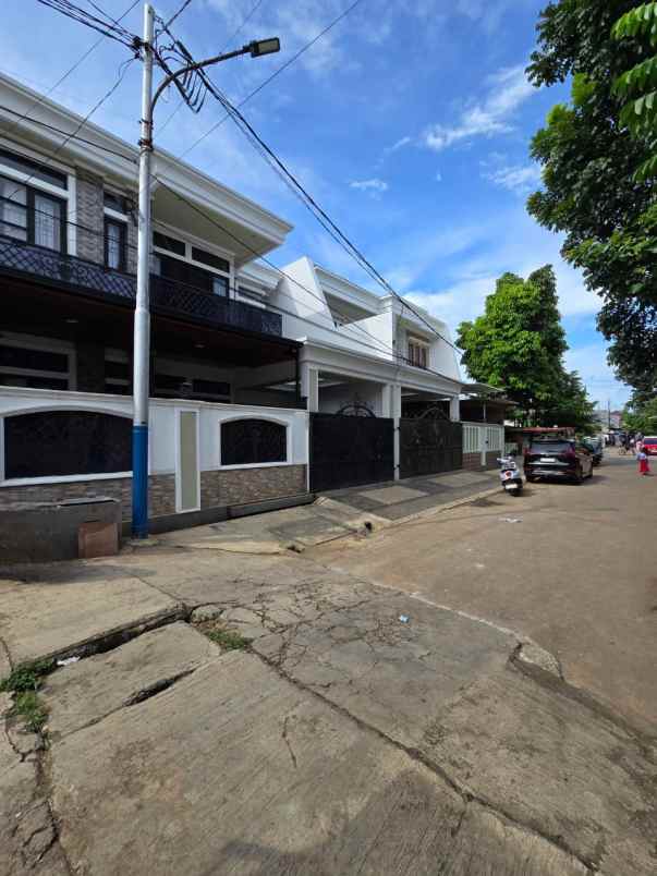 dijual rumah duren sawit jakarta timur
