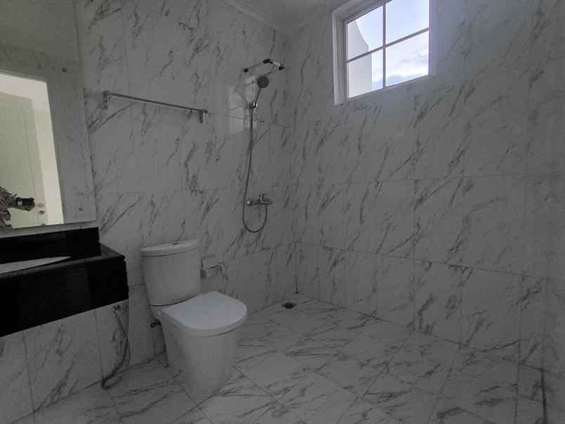 dijual rumah exlusif di podomoro park bndung