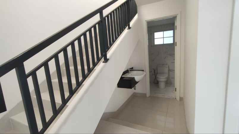 dijual rumah exlusif di podomoro park bndung