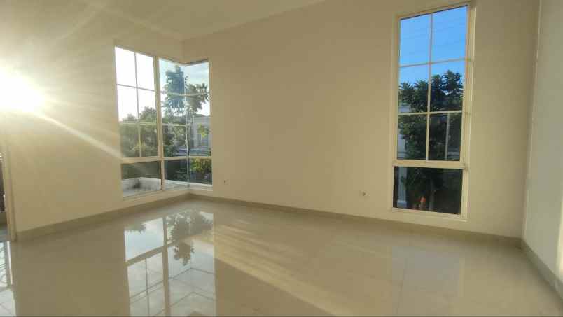 dijual rumah exlusif di podomoro park bndung