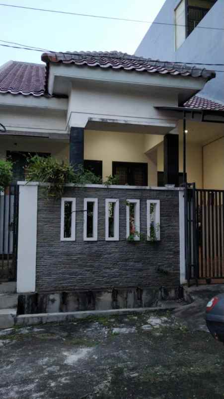 dijual rumah gading mas barat bcs