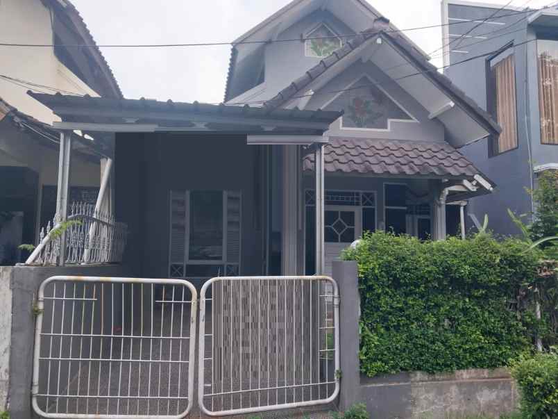 dijual rumah gading regency