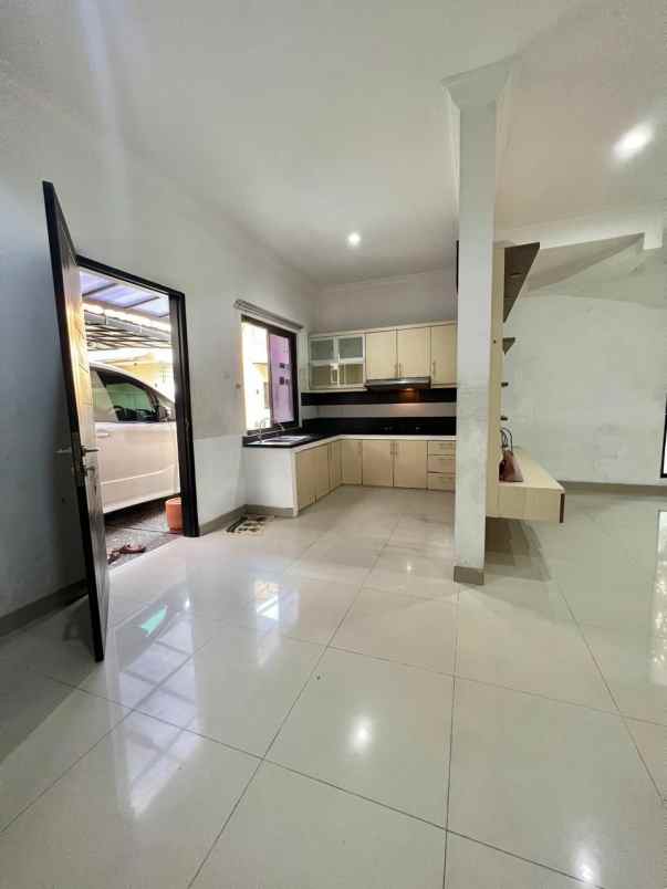 dijual rumah gading viera pisangan timur