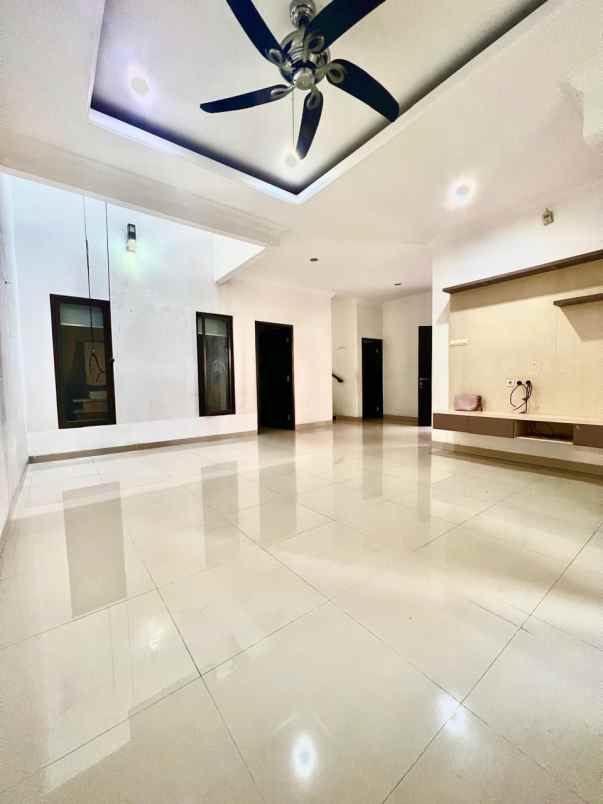 dijual rumah gading viera pisangan timur