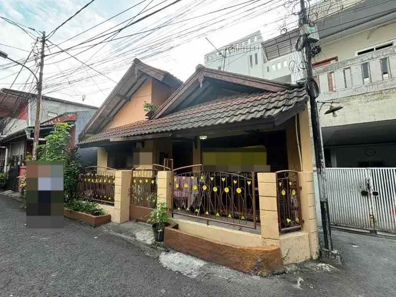 dijual rumah gandaria utara
