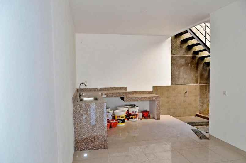 dijual rumah gayungsari
