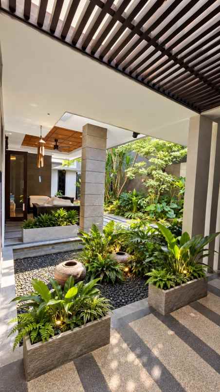 dijual rumah graha famili