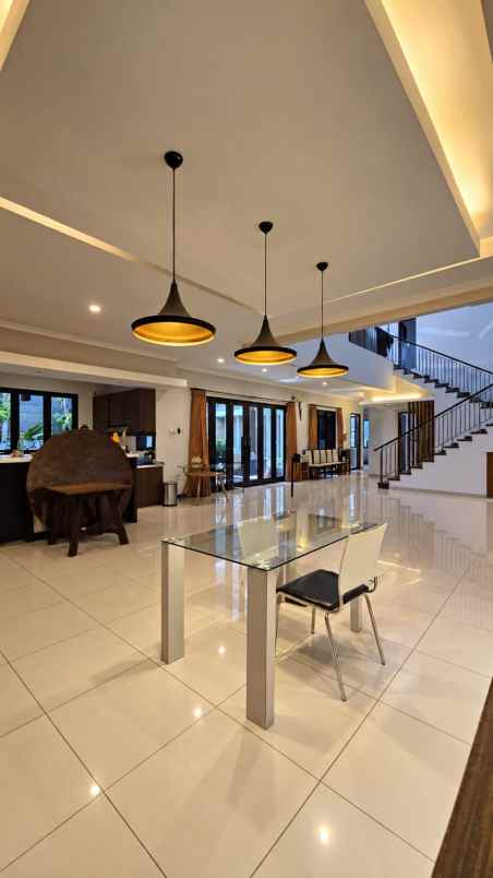 dijual rumah graha famili
