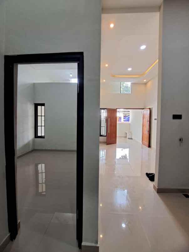 dijual rumah graha indah medokan ayu