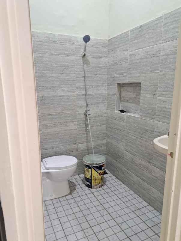 dijual rumah graha indah medokan ayu