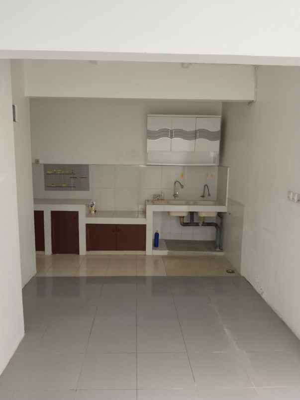 dijual rumah graha wahid