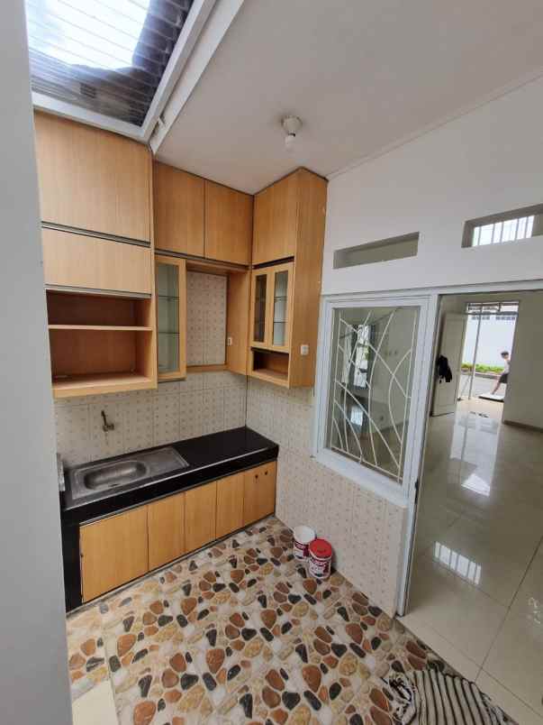 dijual rumah grand pinus regency